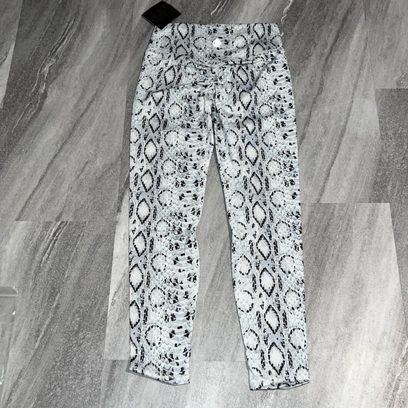 Til You Collapse Effortless Scrunch Leggings White Cobra Large snakeskin - Picture 10 of 14